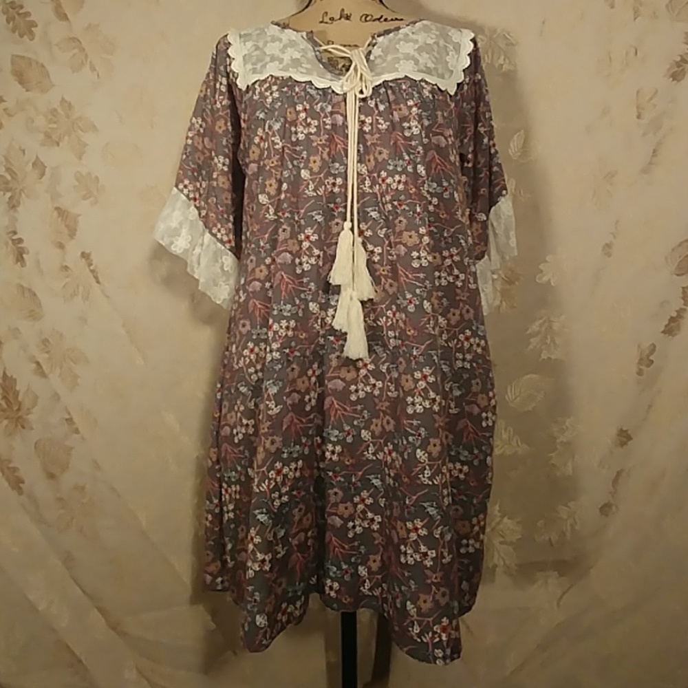Hayden Flower Print w/ Lace - Country Girl